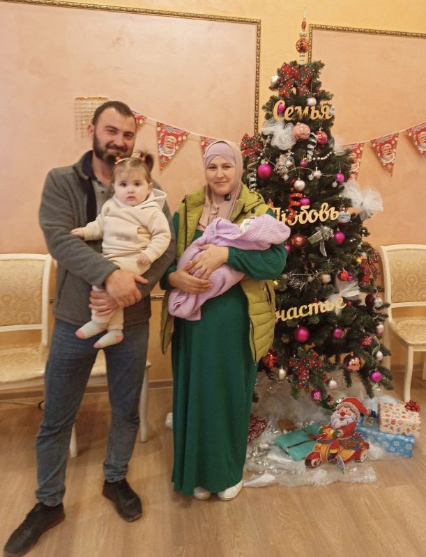 Алуштинский городской отдел ЗАГС торжественно поздравил родителей первых малышей, зарегистрированных в Алуште Алуштинский городской отдел ЗАГС торжественно поздравил родителей первых малышей, зарегистрированных в Алуште
