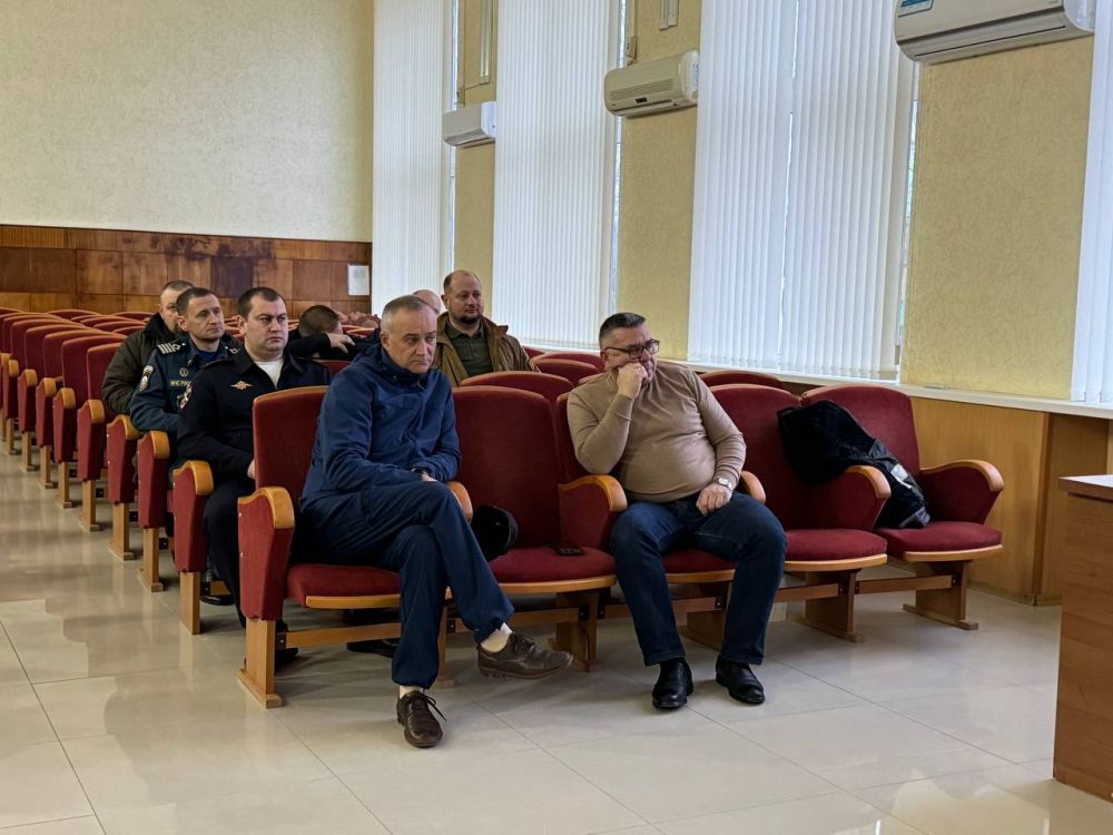 Александр Дудинов: В Черноморском районе введен режим угрозы ЧС муниципального характера из-за выявленных пятен с мазутом после крушения двух танкеров в Керченском проливе Александр Дудинов: В Черноморском районе введен режим угрозы ЧС муниципального характера из-за выявленных пятен с мазутом после крушения двух танкеров в Керченском проливе