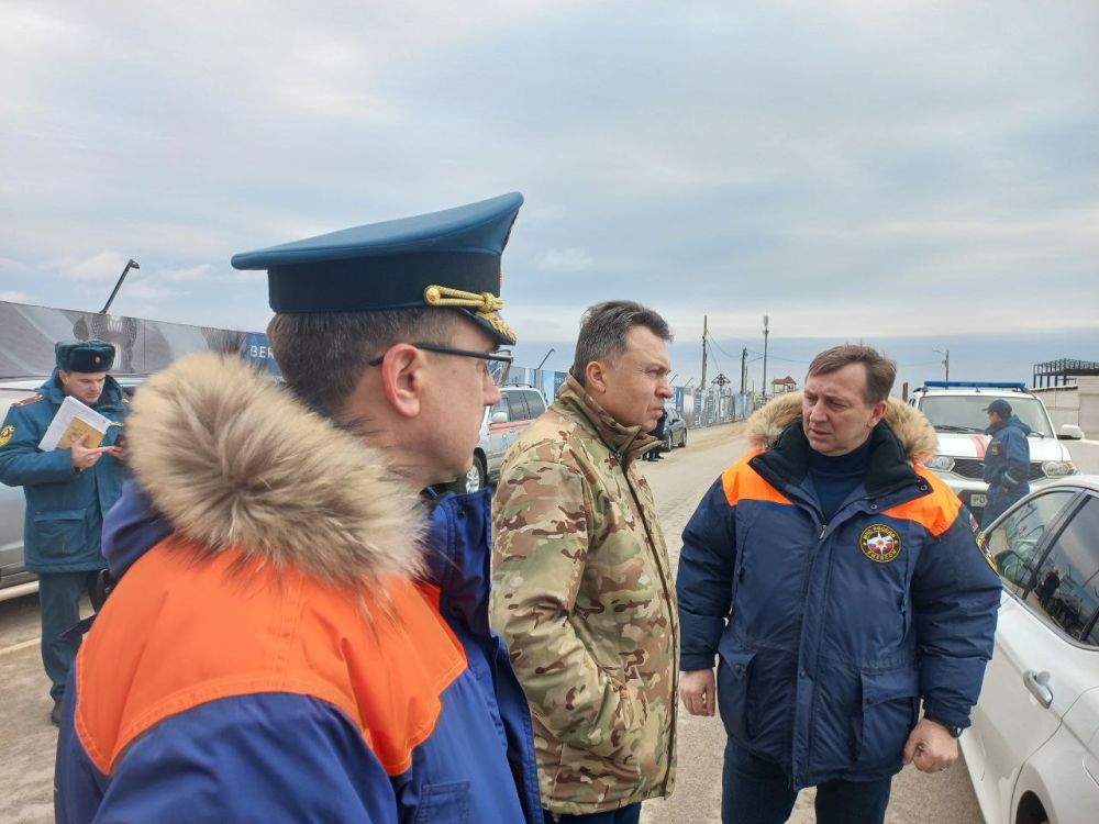 Алексей Ерёменко в составе рабочей группы под руководством Председателя Совета министров Республики Крым Юрия Гоцанюка посетил ГО Евпатория и Сакский р-н, где проверил ход работ по ликвидации ЧС Алексей Ерёменко в составе рабочей группы под руководством Председателя Совета министров Республики Крым Юрия Гоцанюка посетил ГО Евпатория и Сакский р-н, где проверил ход работ по ликвидации ЧС