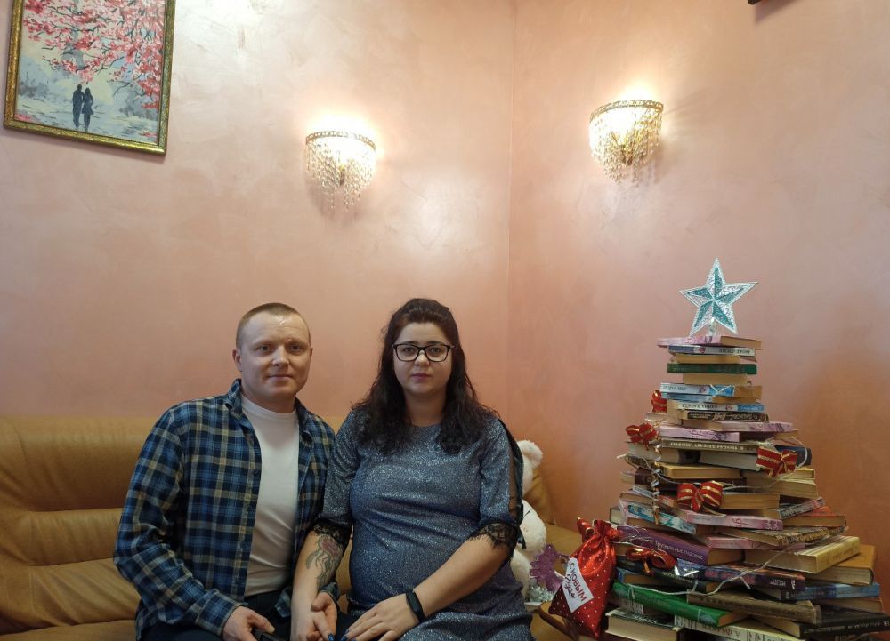 В Алуштинском городском отделе ЗАГС в первые дни года семь пар молодоженов создали свои семьи В Алуштинском городском отделе ЗАГС в первые дни года семь пар молодоженов создали свои семьи