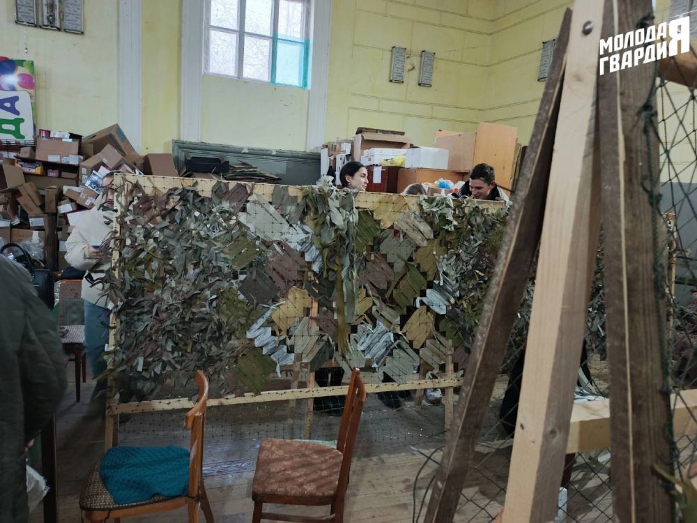 Молодогвардейцы Керчи изучили цикл производства маскировочных сетей Молодогвардейцы Керчи изучили цикл производства маскировочных сетей