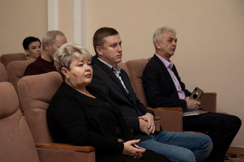 В Симферополе состоялось оперативно-хозяйственное совещание, в ходе которого руководители структурных подразделений отчитались о проделанной работе В Симферополе состоялось оперативно-хозяйственное совещание, в ходе которого руководители структурных подразделений отчитались о проделанной работе
