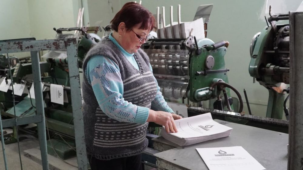 В День российской печати студентам-журналистам провели экскурсии по типографии «Таврида» и телерадиокомпании «Крым» В День российской печати студентам-журналистам провели экскурсии по типографии «Таврида» и телерадиокомпании «Крым»