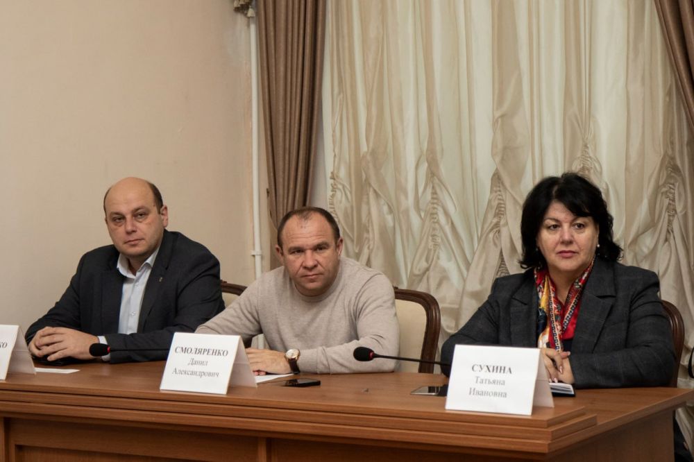 В Симферополе состоялось оперативно-хозяйственное совещание, в ходе которого руководители структурных подразделений отчитались о проделанной работе В Симферополе состоялось оперативно-хозяйственное совещание, в ходе которого руководители структурных подразделений отчитались о проделанной работе