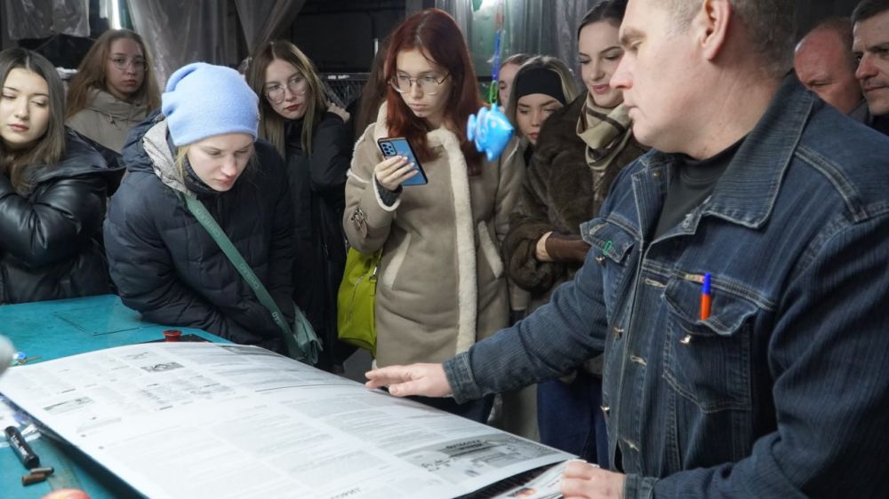 В День российской печати студентам-журналистам провели экскурсии по типографии «Таврида» и телерадиокомпании «Крым» В День российской печати студентам-журналистам провели экскурсии по типографии «Таврида» и телерадиокомпании «Крым»