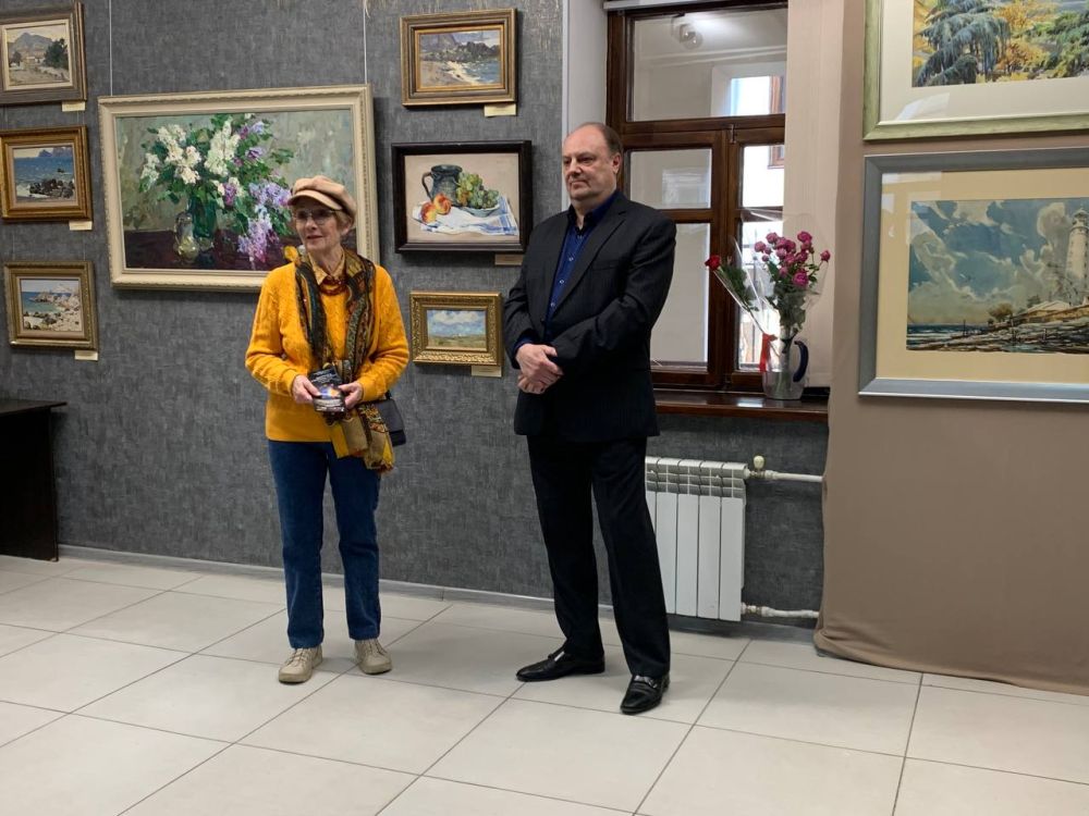 Открывшаяся в Доме-музее И. Сельвинского выставка крымских художников «Времён невидимая связь» завершает крымский этап партнёрского проекта Автономной некоммерческой организации «Таврическая Академия Искусств» и Центрального... Открывшаяся в Доме-музее И. Сельвинского выставка крымских художников «Времён невидимая связь» завершает крымский этап партнёрского проекта Автономной некоммерческой организации «Таврическая Академия Искусств» и Центрального...