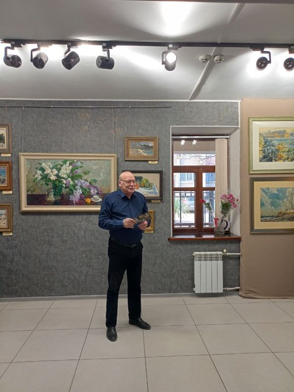 Открывшаяся в Доме-музее И. Сельвинского выставка крымских художников «Времён невидимая связь» завершает крымский этап партнёрского проекта Автономной некоммерческой организации «Таврическая Академия Искусств» и Центрального... Открывшаяся в Доме-музее И. Сельвинского выставка крымских художников «Времён невидимая связь» завершает крымский этап партнёрского проекта Автономной некоммерческой организации «Таврическая Академия Искусств» и Центрального...