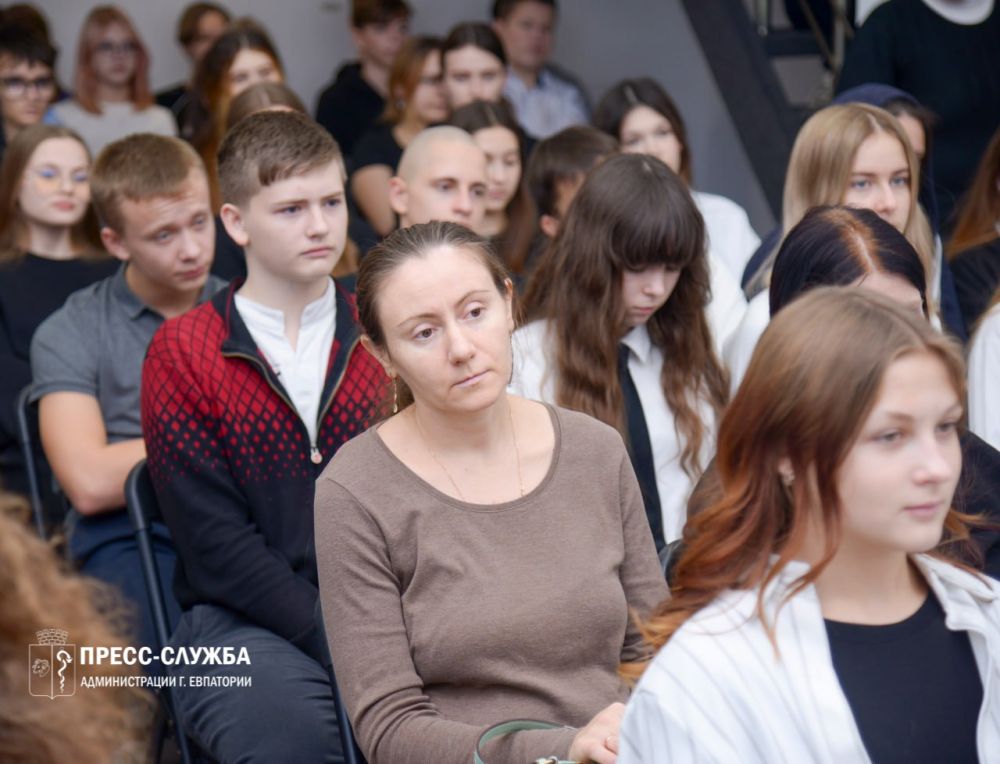 О спецоперации — из первых уст: в Евпатории состоялась встреча участника СВО с молодежью О спецоперации — из первых уст: в Евпатории состоялась встреча участника СВО с молодежью