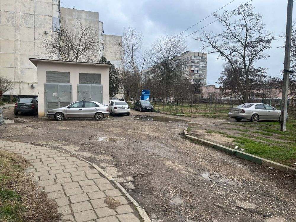 В Керчи ведется подготовка к продолжению комплексного благоустройства ряда придомовых территорий В Керчи ведется подготовка к продолжению комплексного благоустройства ряда придомовых территорий