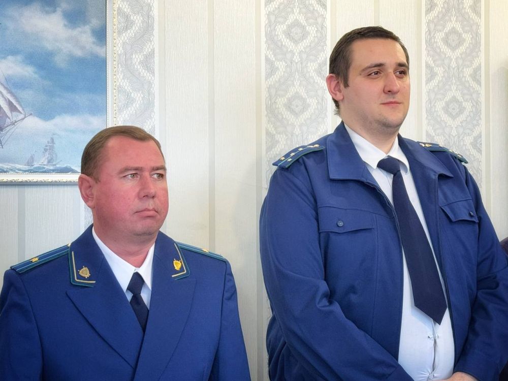 Александр Дудинов: Поздравил коллектив прокуратуры Черноморского района с профессиональным праздником Александр Дудинов: Поздравил коллектив прокуратуры Черноморского района с профессиональным праздником