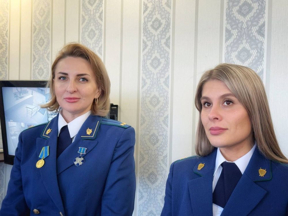Александр Дудинов: Поздравил коллектив прокуратуры Черноморского района с профессиональным праздником Александр Дудинов: Поздравил коллектив прокуратуры Черноморского района с профессиональным праздником