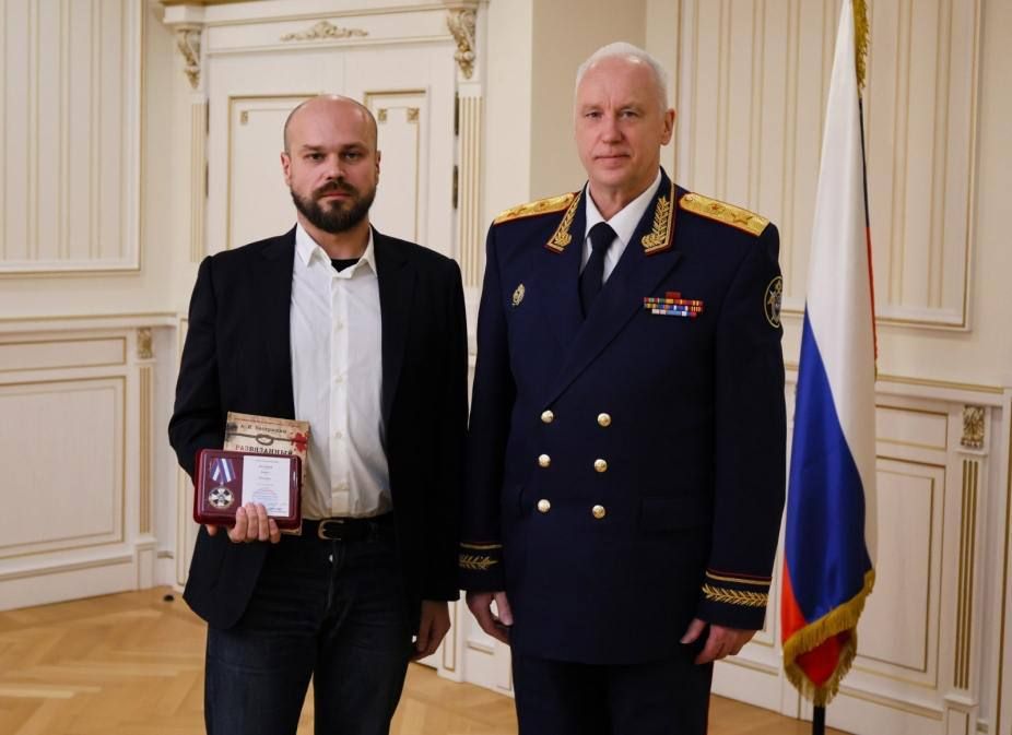 Глава Следкома Бастрыкин наградил ведомственными медалями четырех журналистов медиагруппы "Россия сегодня" Глава Следкома Бастрыкин наградил ведомственными медалями четырех журналистов медиагруппы "Россия сегодня"