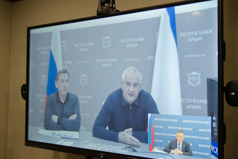 В режиме видеоконференцсвязи состоялось совещание Министра строительства и ЖКХ РФ Ирека Файзуллина с Главой Республики Крым Сергеем Аксеновым В режиме видеоконференцсвязи состоялось совещание Министра строительства и ЖКХ РФ Ирека Файзуллина с Главой Республики Крым Сергеем Аксеновым