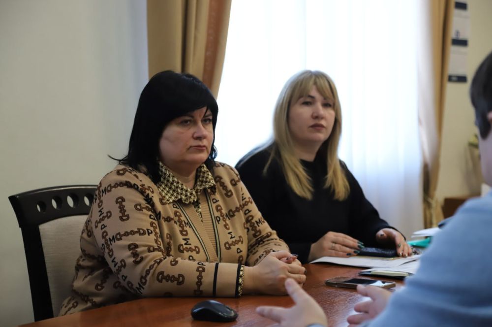 Глава администрации Бахчисарайского района Анжелика Ястребова провела рабочее совещание в рамках которого обсуждались ключевые аспекты проведения выездных медицинских осмотров в муниципальных бюджетных образовательных... Глава администрации Бахчисарайского района Анжелика Ястребова провела рабочее совещание в рамках которого обсуждались ключевые аспекты проведения выездных медицинских осмотров в муниципальных бюджетных образовательных...