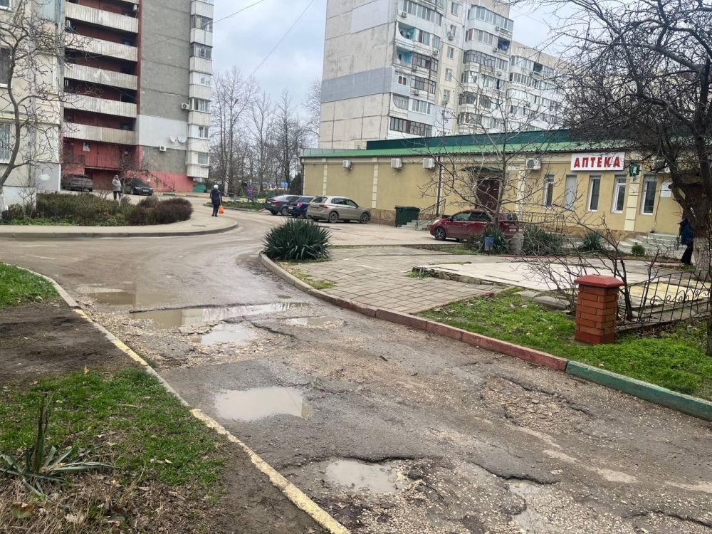 В Керчи ведется подготовка к продолжению комплексного благоустройства ряда придомовых территорий В Керчи ведется подготовка к продолжению комплексного благоустройства ряда придомовых территорий