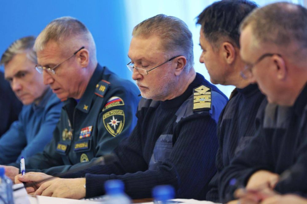 В Анапе вице-премьер Виталий Савельев провел рабочее совещание по ликвидации чрезвычайной ситуации, вызванной крушением танкеров в Керченском проливе В Анапе вице-премьер Виталий Савельев провел рабочее совещание по ликвидации чрезвычайной ситуации, вызванной крушением танкеров в Керченском проливе