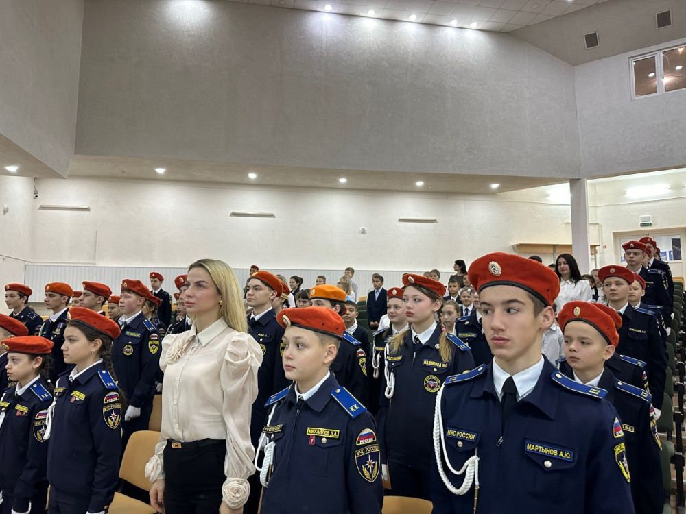 Торжественная линейка, посвященная открытию Года защитника Отечества, прошла в Симферопольской академической гимназии Торжественная линейка, посвященная открытию Года защитника Отечества, прошла в Симферопольской академической гимназии
