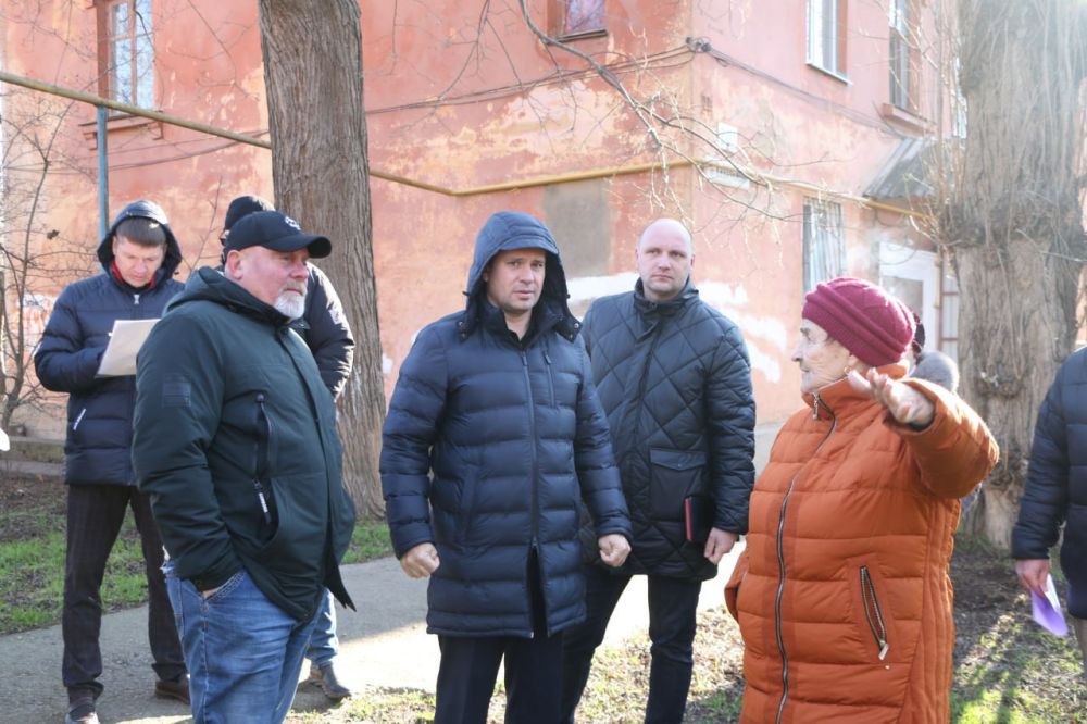 Глава администрации Керчи Олег КАТОРГИН обсудил с керчанами предстоящие работы по благоустройству придомовых территорий Глава администрации Керчи Олег КАТОРГИН обсудил с керчанами предстоящие работы по благоустройству придомовых территорий