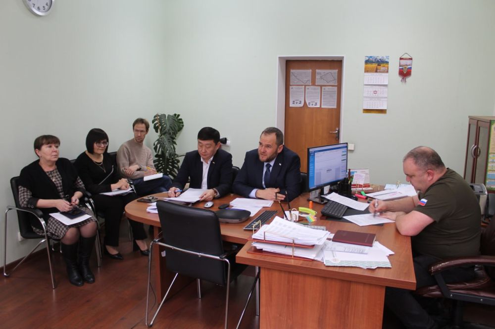 Под председательством Министра Сельского хозяйства Республики Крым Дениса Кратюка проведено совещание с администрациями районных муниципальных образований в режиме видео-конференц-связи Под председательством Министра Сельского хозяйства Республики Крым Дениса Кратюка проведено совещание с администрациями районных муниципальных образований в режиме видео-конференц-связи