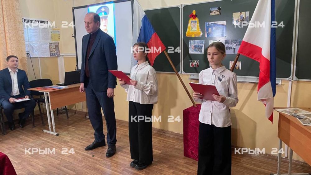 В Михайловской средней школе Сакского района открыли парту героя В Михайловской средней школе Сакского района открыли парту героя