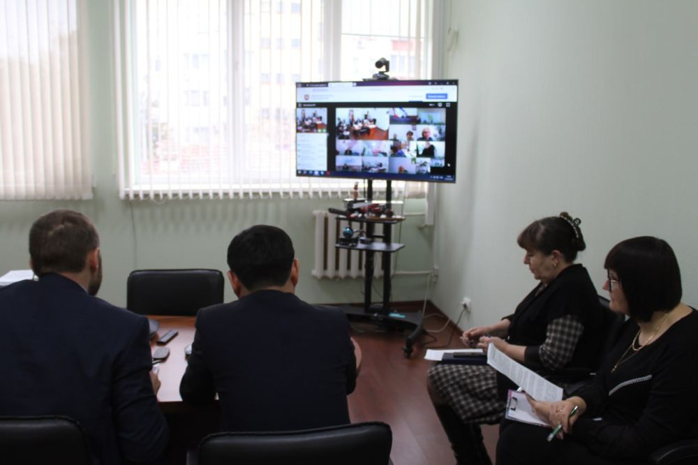 Под председательством Министра Сельского хозяйства Республики Крым Дениса Кратюка проведено совещание с администрациями районных муниципальных образований в режиме видео-конференц-связи Под председательством Министра Сельского хозяйства Республики Крым Дениса Кратюка проведено совещание с администрациями районных муниципальных образований в режиме видео-конференц-связи