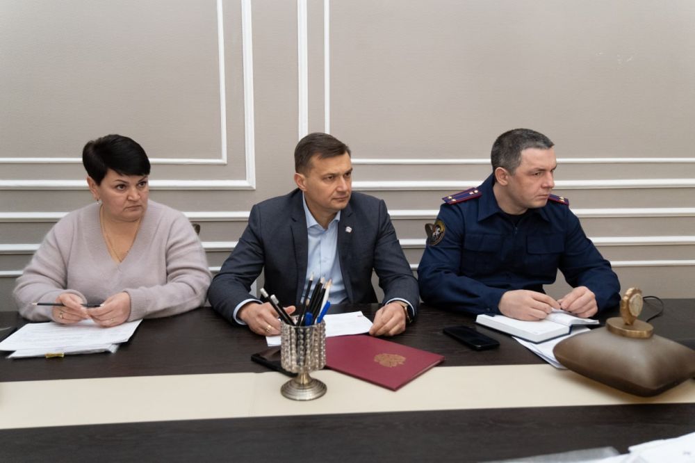 Янина Павленко: Сегодняшний прием граждан провела вместе с руководителем Следственного отдела по Ялте СК РФ Максимом Викторовичем Богдановичем и Главой муниципалитета Константином Валентиновичем Шимановским Янина Павленко: Сегодняшний прием граждан провела вместе с руководителем Следственного отдела по Ялте СК РФ Максимом Викторовичем Богдановичем и Главой муниципалитета Константином Валентиновичем Шимановским