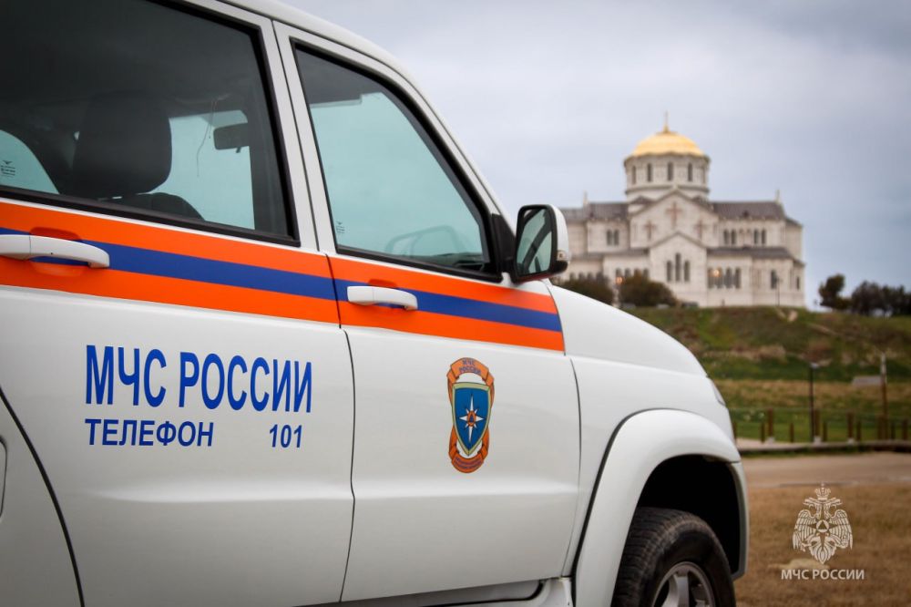 В канун Крещения водолазы МЧС России по Севастополю обследовали дно в местах предстоящих купаний В канун Крещения водолазы МЧС России по Севастополю обследовали дно в местах предстоящих купаний