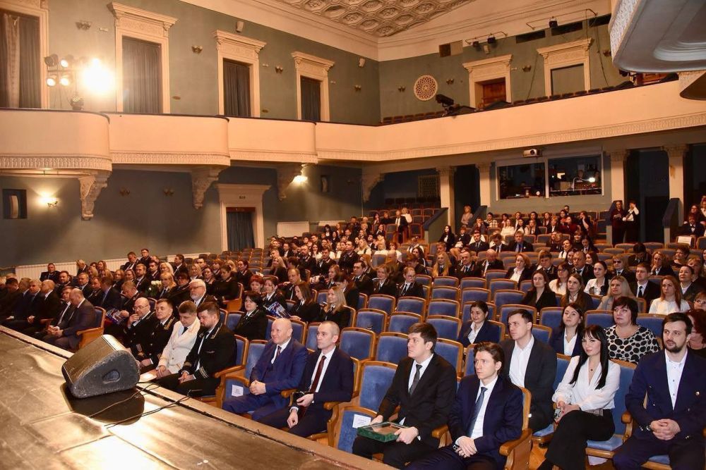 Владимир Немцев: Принял участие в торжественном мероприятии, посвященном десятилетию создания судов Российской Федерации на территории города Севастополя Владимир Немцев: Принял участие в торжественном мероприятии, посвященном десятилетию создания судов Российской Федерации на территории города Севастополя