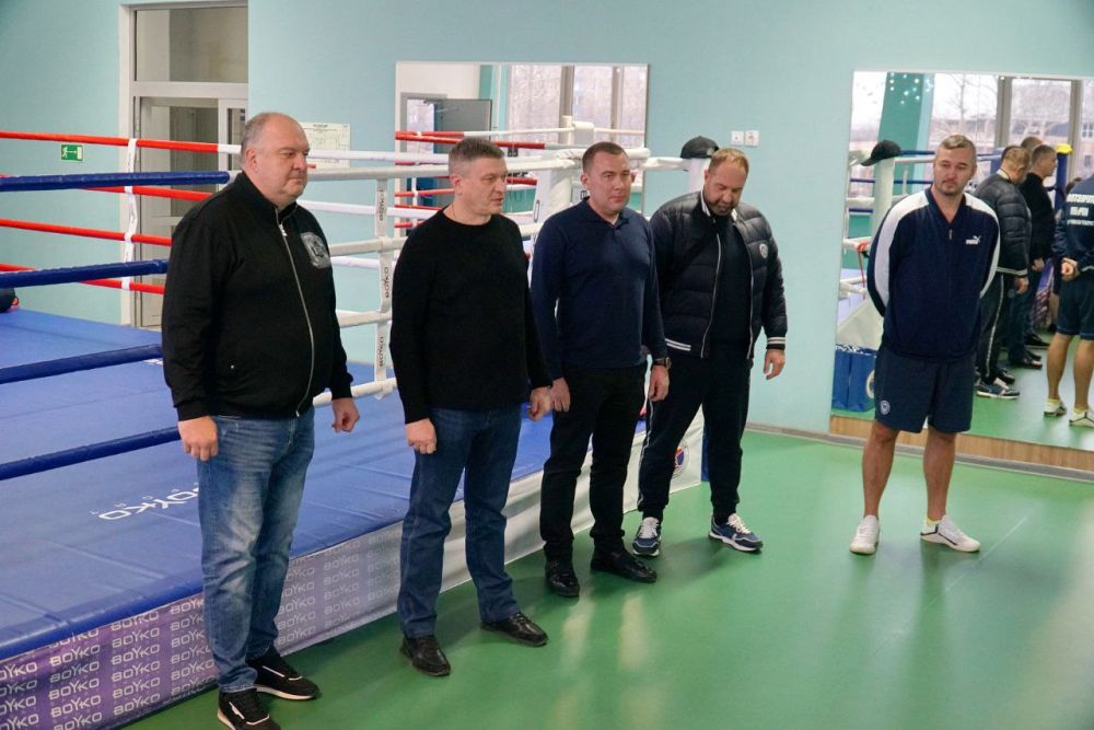 Александр Юрьев: Сегодня лучшие по итогам 2024 года спортсмены Федерации дзюдо и самбо городского округа Евпатория и секции бокса МБУ «Дворец спорта им. Ю.А. Гагарина» получили спортивную форму от общества спортивных... Александр Юрьев: Сегодня лучшие по итогам 2024 года спортсмены Федерации дзюдо и самбо городского округа Евпатория и секции бокса МБУ «Дворец спорта им. Ю.А. Гагарина» получили спортивную форму от общества спортивных...