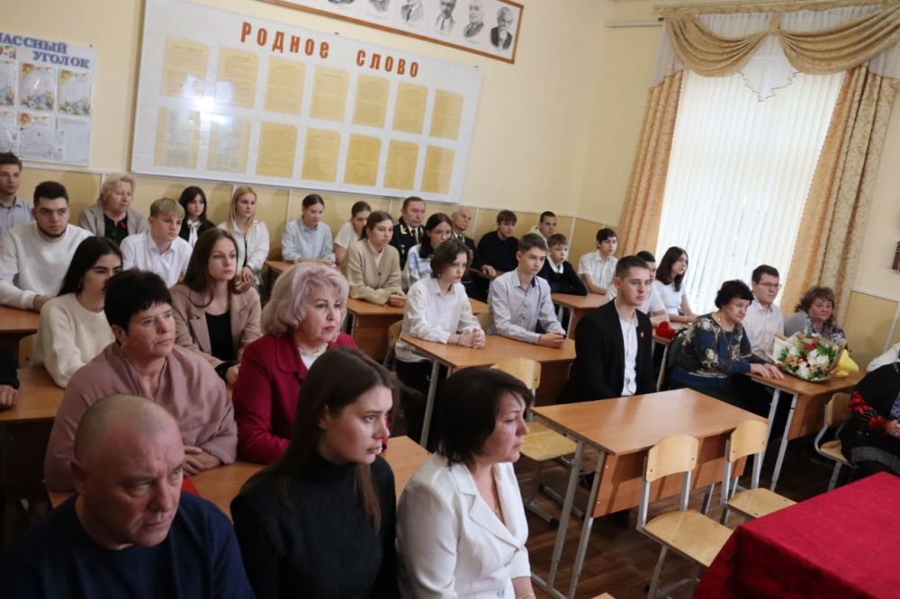 Владислав Хаджиев: Гордимся!. В Михайловской средней школе имени Героя Российской Федерации Турубары В.А. состоялось памятное мероприятие- открытие «Парты Героя». Посвященное погибшему участнику СВО, Герою Российской... Владислав Хаджиев: Гордимся!. В Михайловской средней школе имени Героя Российской Федерации Турубары В.А. состоялось памятное мероприятие- открытие «Парты Героя». Посвященное погибшему участнику СВО, Герою Российской...