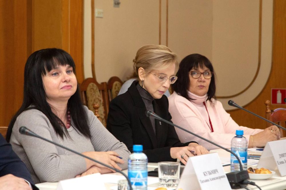 Анастасия Гридчина: Сегодня прошло рабочее совещание с участием первых заместителей Председателя Государственного Совета Республики Крым Сергея Цекова и Андрея Козырева Анастасия Гридчина: Сегодня прошло рабочее совещание с участием первых заместителей Председателя Государственного Совета Республики Крым Сергея Цекова и Андрея Козырева