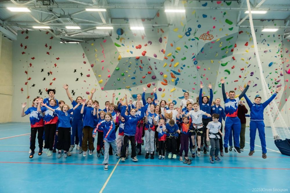 Первая тренировка по альпинизму и скалолазанию прошла на новом скалодроме в ФОКе на ул. Шевченко, 62 Первая тренировка по альпинизму и скалолазанию прошла на новом скалодроме в ФОКе на ул. Шевченко, 62