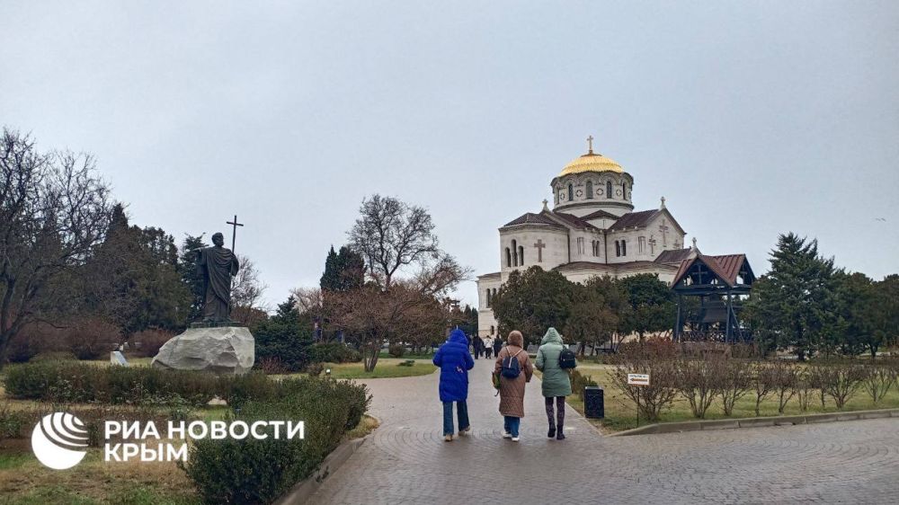 Божественная литургия проходит в Крещенский Сочельник в Свято-Владимирском соборе Хеосонесского монастыря Божественная литургия проходит в Крещенский Сочельник в Свято-Владимирском соборе Хеосонесского монастыря