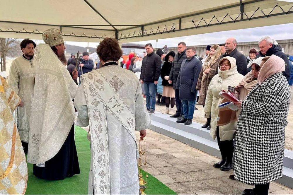 Владимир Немцев: В светлый праздник Крещения вместе с севастопольцами принял участие в праздничной литургии в Свято-Владимирском соборе Херсонесского монастыря Владимир Немцев: В светлый праздник Крещения вместе с севастопольцами принял участие в праздничной литургии в Свято-Владимирском соборе Херсонесского монастыря