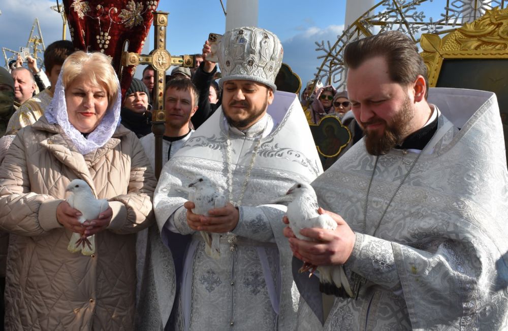 Галина Огнёва: Сегодня в праздник Крещения Господня состоялось освещение воды в Черном море Галина Огнёва: Сегодня в праздник Крещения Господня состоялось освещение воды в Черном море