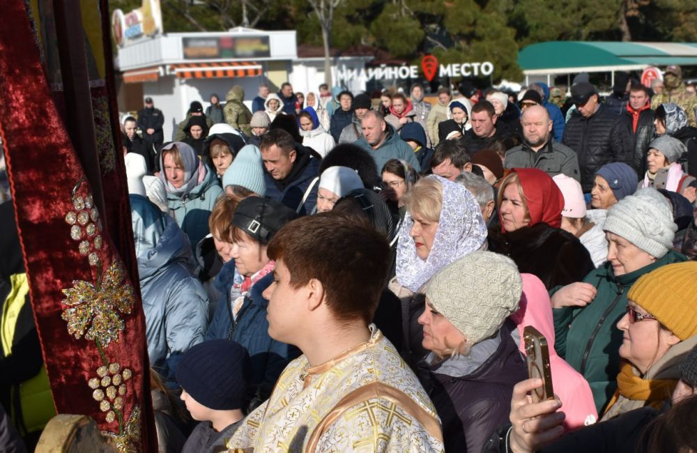 Галина Огнёва: Сегодня в праздник Крещения Господня состоялось освещение воды в Черном море Галина Огнёва: Сегодня в праздник Крещения Господня состоялось освещение воды в Черном море