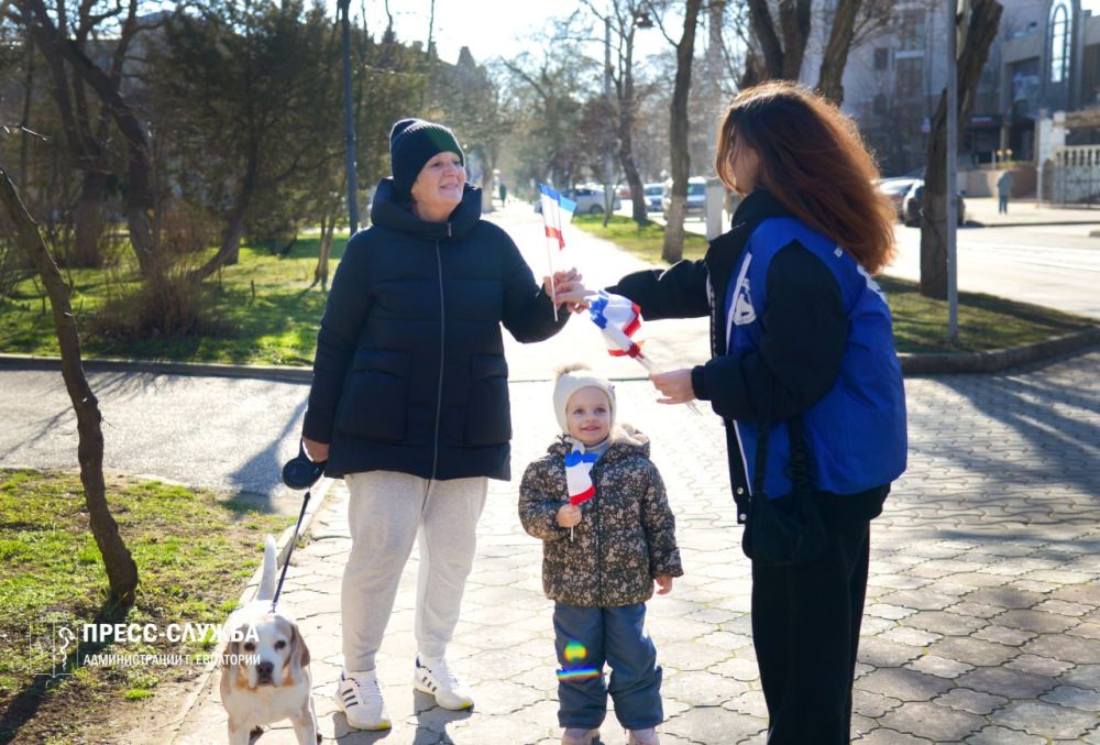 В Евпатории прошла акция, организованная молодёжью города В Евпатории прошла акция, организованная молодёжью города
