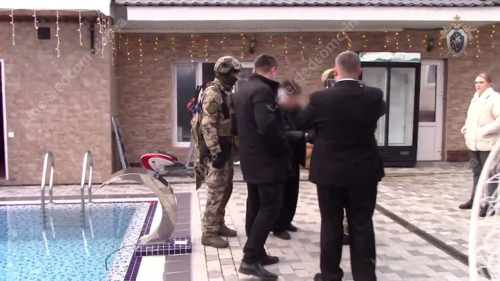 Чиновницу в Алуште обвиняют в получении взятки