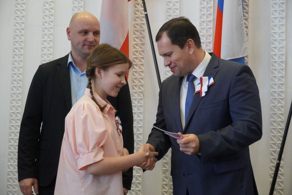 В Керчи прошло торжественное собрание, посвященное Дню Республики Крым, в котором приняли участие глава муниципального образования Денис КОЛЕСНИК, глава администрации Керчи Олег КАТОРГИН, депутат Государственного Совета РК... В Керчи прошло торжественное собрание, посвященное Дню Республики Крым, в котором приняли участие глава муниципального образования Денис КОЛЕСНИК, глава администрации Керчи Олег КАТОРГИН, депутат Государственного Совета РК...