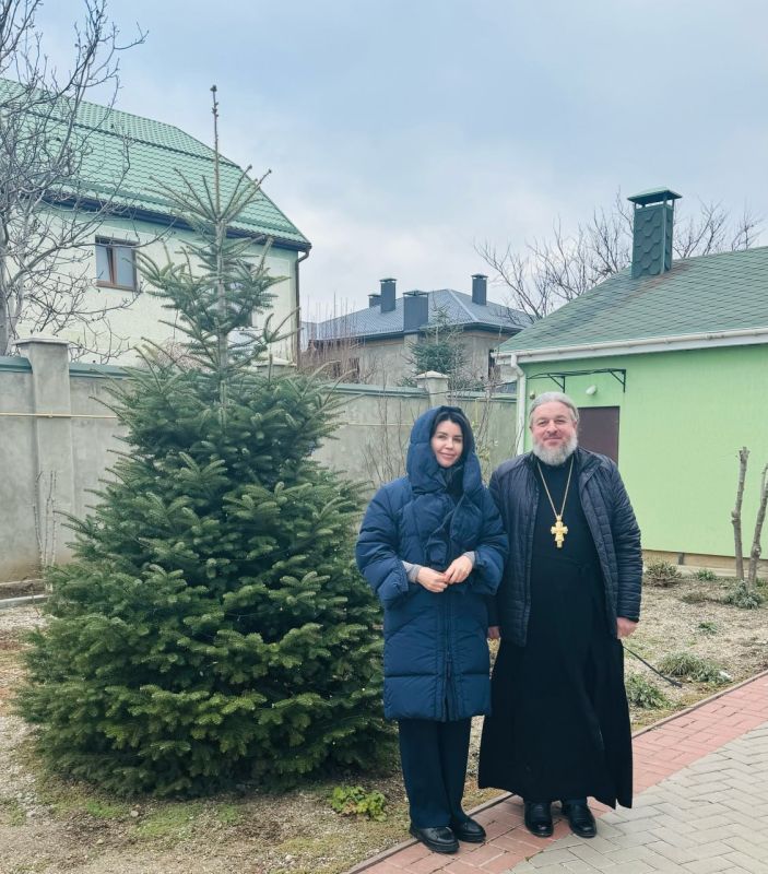 Члены Общественной палаты Республики Крым посетили Храм преподобного Амвросия Оптинского Члены Общественной палаты Республики Крым посетили Храм преподобного Амвросия Оптинского