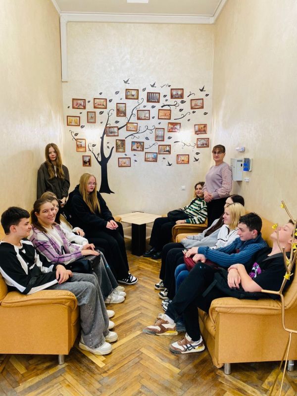Феодосийский городской отдел ЗАГС провёл День открытых дверей, приуроченный к сегодняшнему значимому празднику - Дню Республики Крым Феодосийский городской отдел ЗАГС провёл День открытых дверей, приуроченный к сегодняшнему значимому празднику - Дню Республики Крым