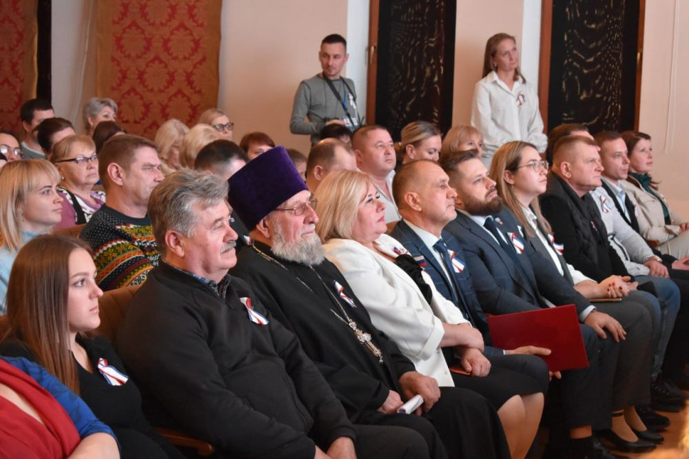 Галина Огнёва: Сегодня в Доме творчества «Подмосковье» состоялось торжественное мероприятие, посвященное Дню Республики Крым Галина Огнёва: Сегодня в Доме творчества «Подмосковье» состоялось торжественное мероприятие, посвященное Дню Республики Крым