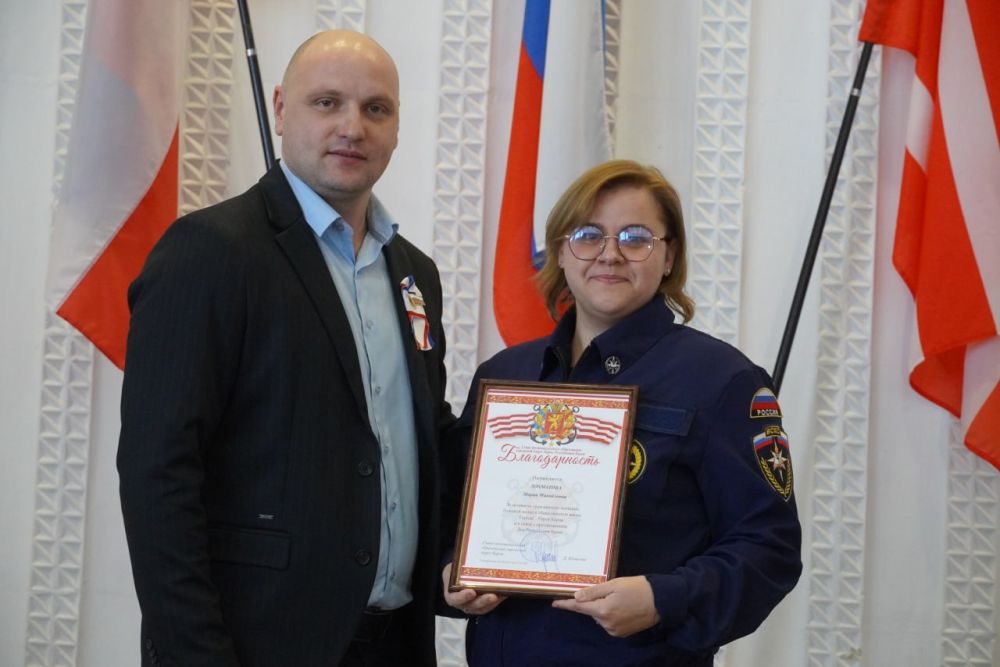 В Керчи прошло торжественное собрание, посвященное Дню Республики Крым, в котором приняли участие глава муниципального образования Денис КОЛЕСНИК, глава администрации Керчи Олег КАТОРГИН, депутат Государственного Совета РК... В Керчи прошло торжественное собрание, посвященное Дню Республики Крым, в котором приняли участие глава муниципального образования Денис КОЛЕСНИК, глава администрации Керчи Олег КАТОРГИН, депутат Государственного Совета РК...