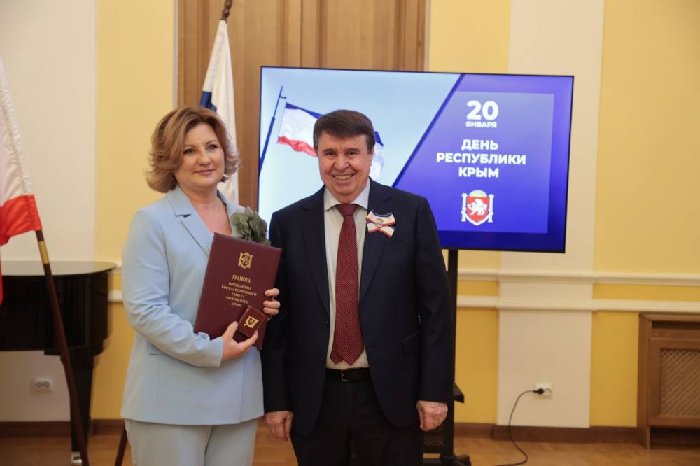 Первый заместитель Председателя ГС РК Сергей Цеков в День Республики Крым вручил крымчанам государственные награды РК Первый заместитель Председателя ГС РК Сергей Цеков в День Республики Крым вручил крымчанам государственные награды РК