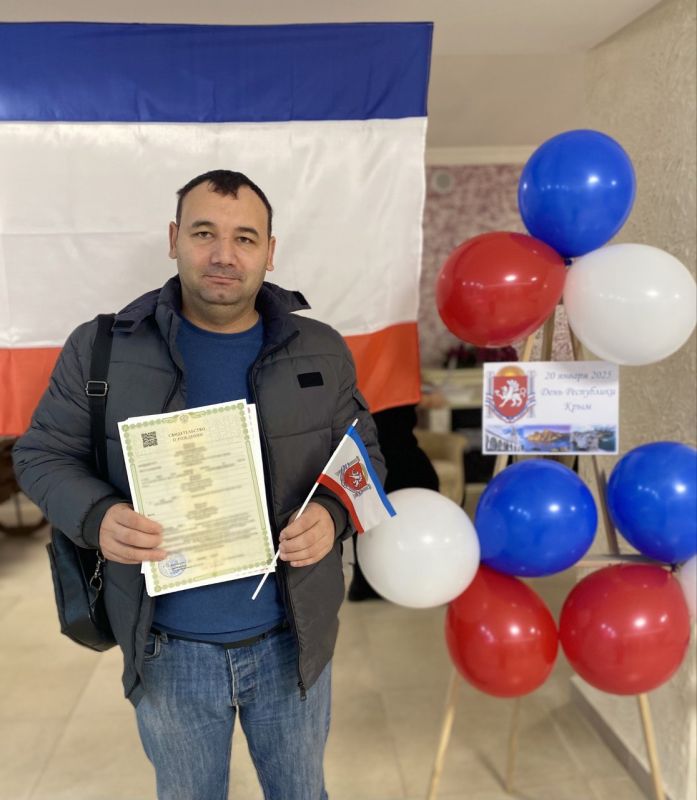 Симферопольский районный отдел ЗАГС торжественно вручал свидетельства о рождении, приурочив мероприятие ко Дню Республики Крым Симферопольский районный отдел ЗАГС торжественно вручал свидетельства о рождении, приурочив мероприятие ко Дню Республики Крым