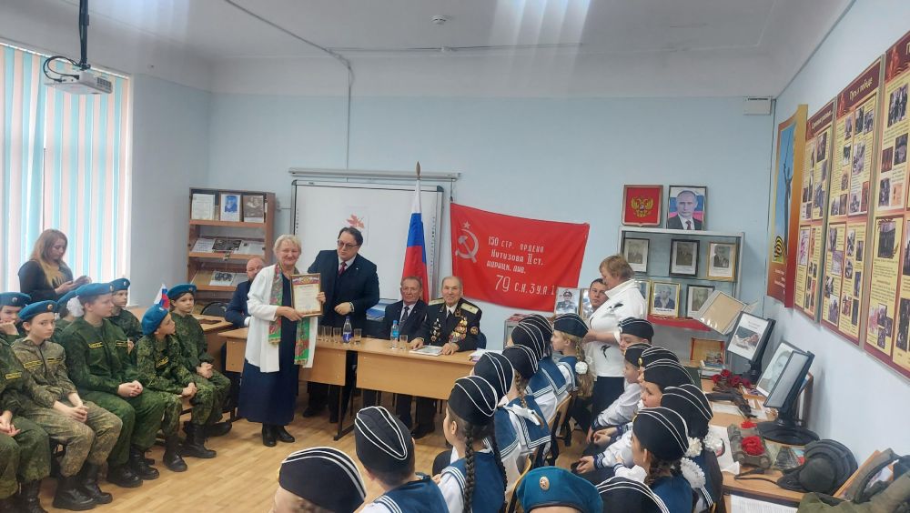 Неразрывная связь поколений Неразрывная связь поколений