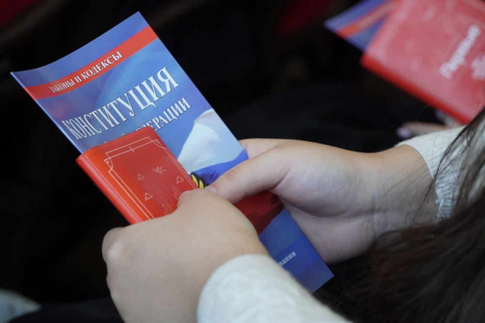 В Керчи прошло торжественное собрание, посвященное Дню Республики Крым, в котором приняли участие глава муниципального образования Денис КОЛЕСНИК, глава администрации Керчи Олег КАТОРГИН, депутат Государственного Совета РК... В Керчи прошло торжественное собрание, посвященное Дню Республики Крым, в котором приняли участие глава муниципального образования Денис КОЛЕСНИК, глава администрации Керчи Олег КАТОРГИН, депутат Государственного Совета РК...