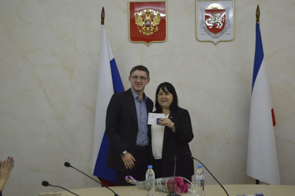 Валентина Лаврик: В День Республики Крым 48 педагогов крымских школ получили заслуженные знаки отличия, звания и нагрудные знаки от Министерства просвещения РФ Валентина Лаврик: В День Республики Крым 48 педагогов крымских школ получили заслуженные знаки отличия, звания и нагрудные знаки от Министерства просвещения РФ