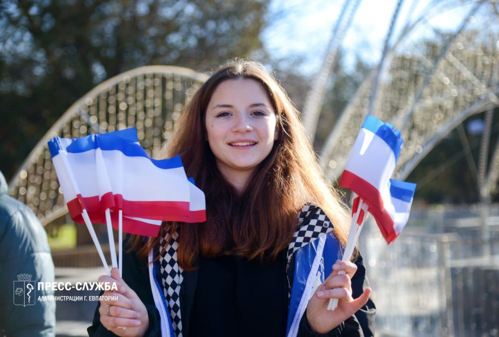 В Евпатории прошла акция, организованная молодёжью города В Евпатории прошла акция, организованная молодёжью города