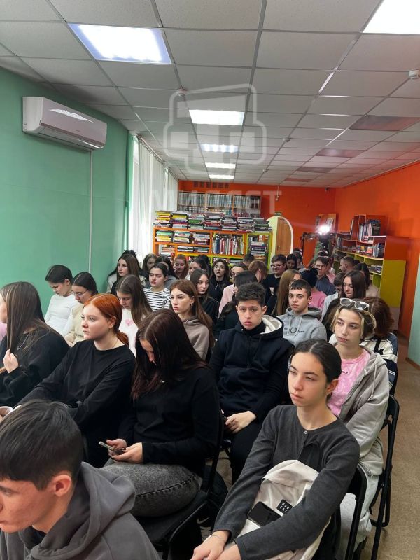 Информационный час для студентов, приуроченный ко Дню Республики Крым, прошёл в Крымскотатарском музее культурно-исторического наследия Информационный час для студентов, приуроченный ко Дню Республики Крым, прошёл в Крымскотатарском музее культурно-исторического наследия